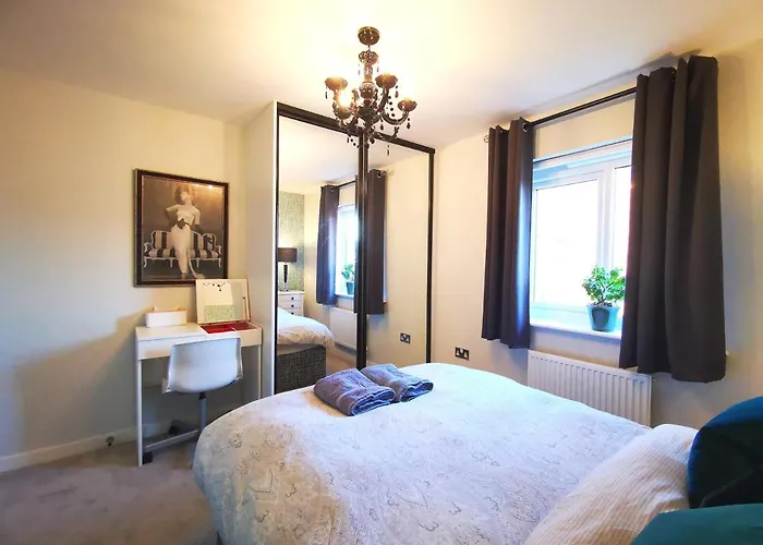 The Lawnswood - Holiday Home With Free Parking Near Coop Live & Etihad Manchester