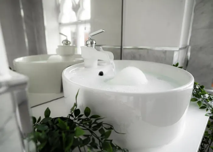 Milverton By Bevolve - Free Parking