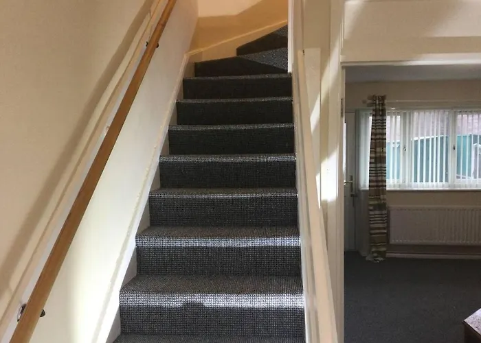 House - Close To Centre Sleeps 6 & Parking