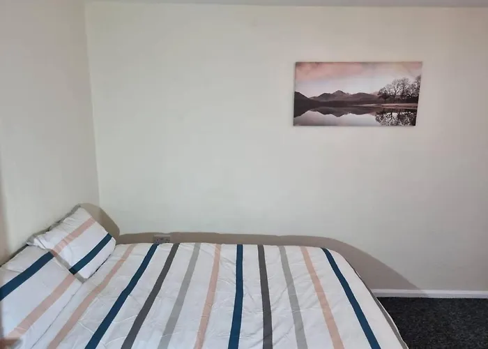 Dom wakacyjny House - Close To Centre Sleeps 6 & Parking *