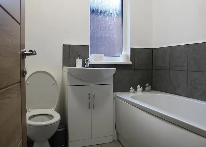 Beautiful, Spacious, Old Trafford Ferienhaus *