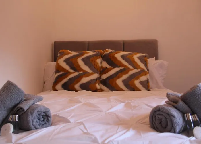 펜션 Beautiful, Spacious, Old Trafford *