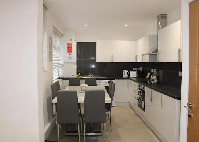 Beautiful, Spacious, Old Trafford *