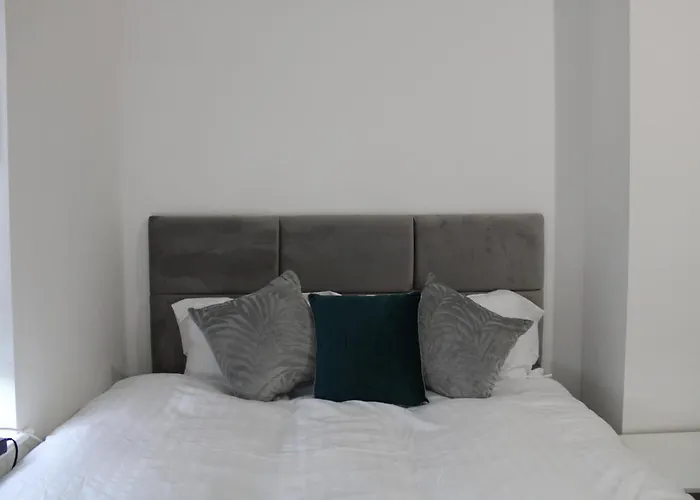 Beautiful, Spacious, Old Trafford Дом отдыха *