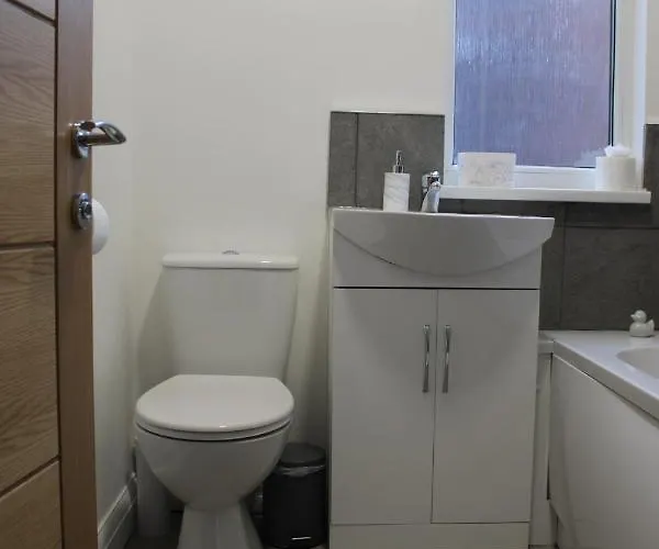 Ferienhaus Beautiful, Spacious, Old Trafford