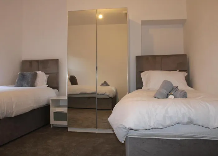 Beautiful, Spacious, Old Trafford Ferienhaus *