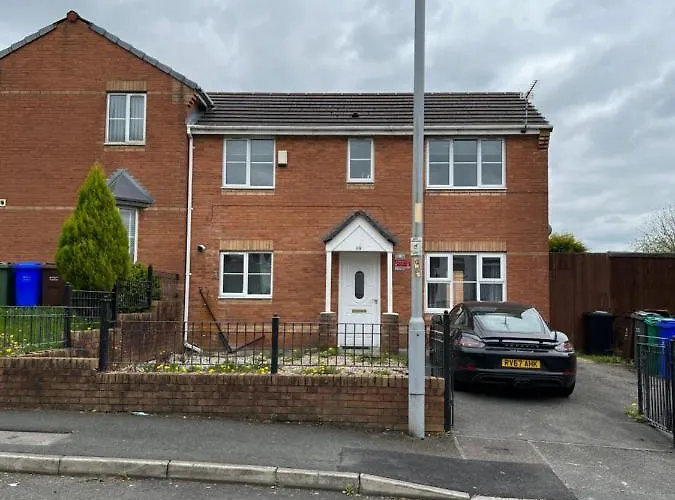 Spacious 3-bedroom House With 5 Beds And Sofa-bed *