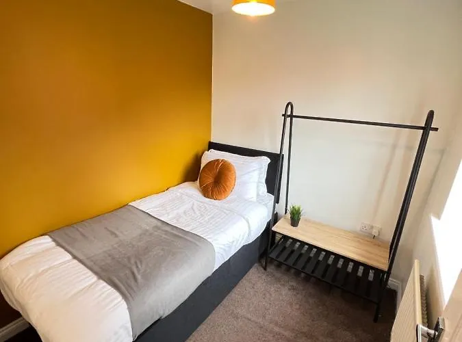 Spacious 3-bedroom House With 5 Beds And Sofa-bed *