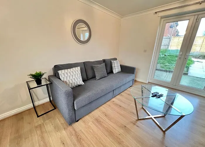 Spacious 3-bedroom House With 5 Beds And Sofa-bed Manchester