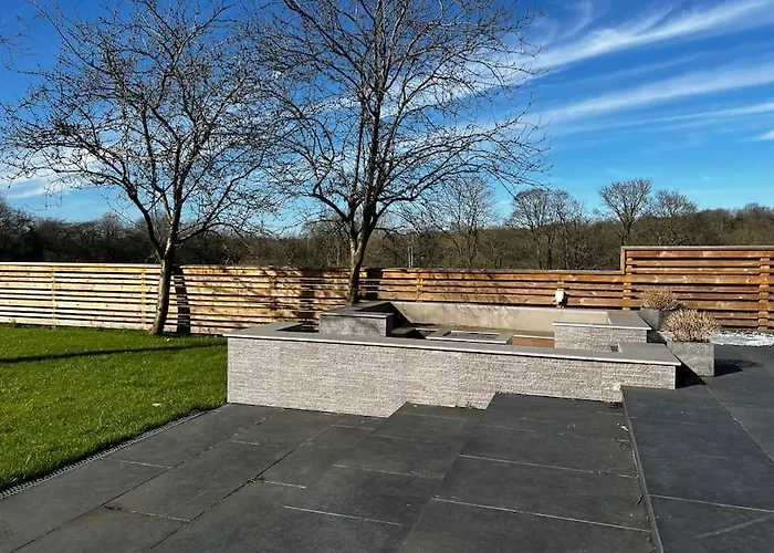 Dom wakacyjny Luxury Close To The With Hot Tub & Bbq Fire Pit. *