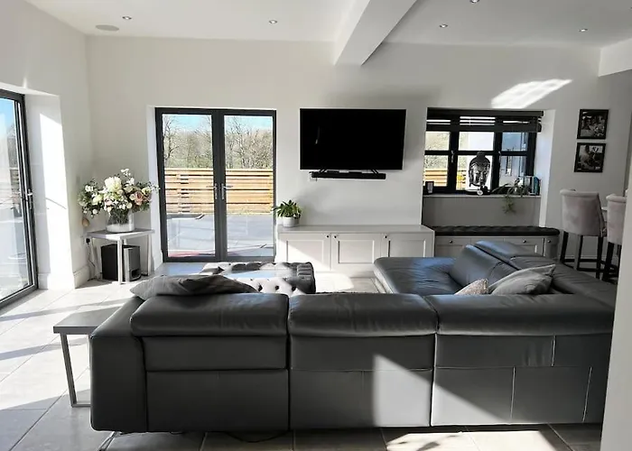 Luxury Close To The With Hot Tub & Bbq Fire Pit. בית נופש *