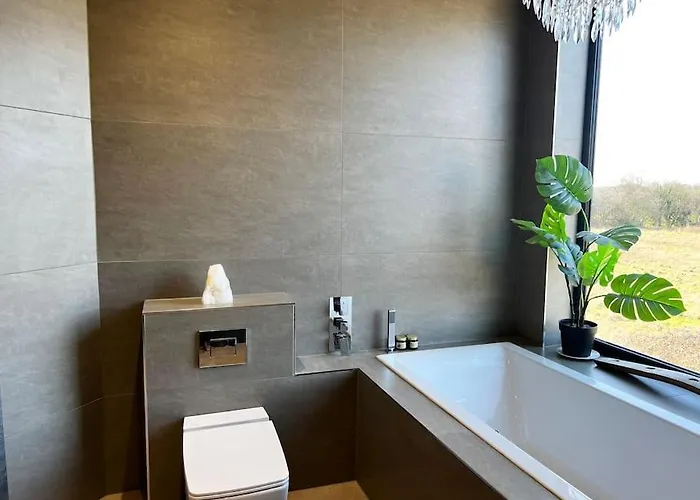 Luxury Close To The With Hot Tub & Bbq Fire Pit. בית נופש *