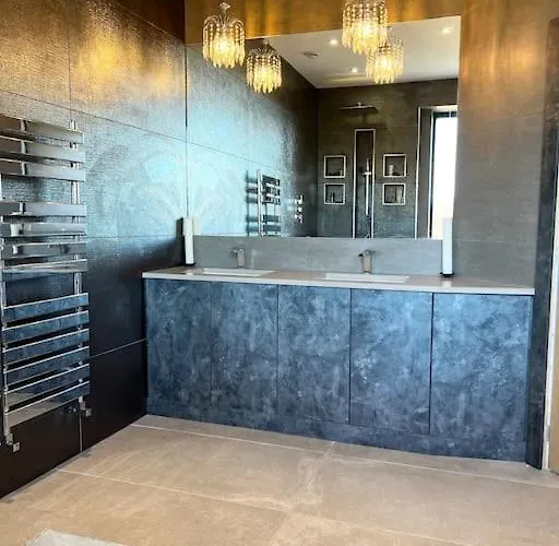 בית נופש Luxury Close To The With Hot Tub & Bbq Fire Pit. *