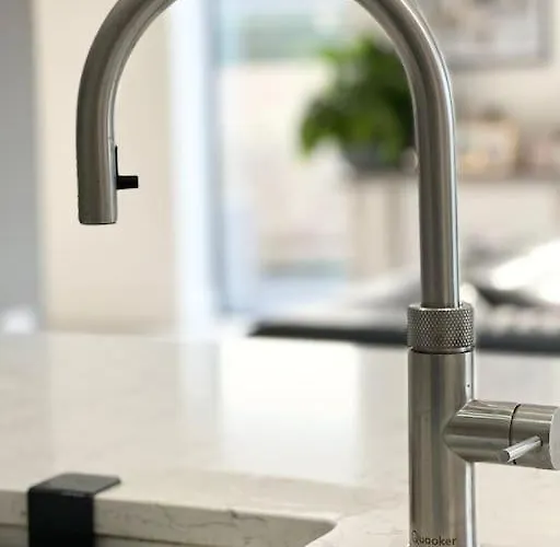 Semesterbostad Luxury Close To The With Hot Tub & Bbq Fire Pit. *