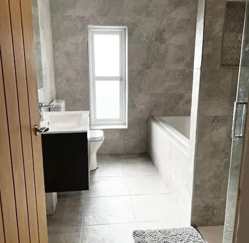 Luxury Close To The With Hot Tub & Bbq Fire Pit. Semesterbostad