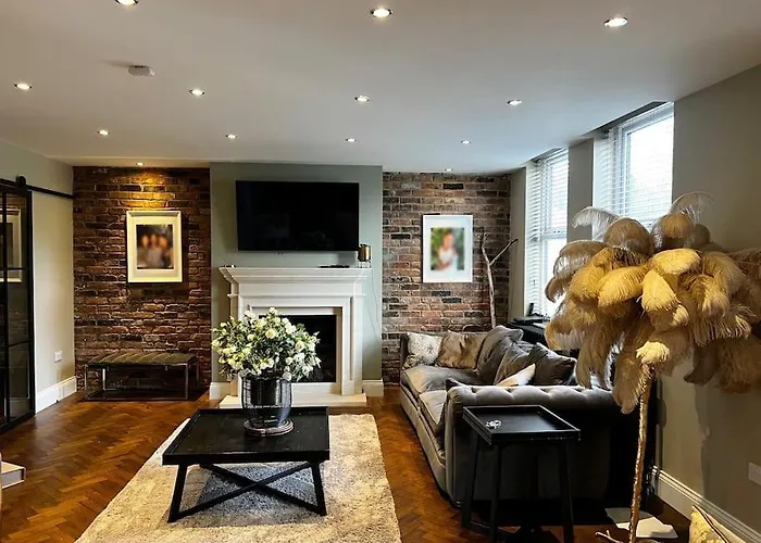 Luxury Close To The With Hot Tub & Bbq Fire Pit. Manchester