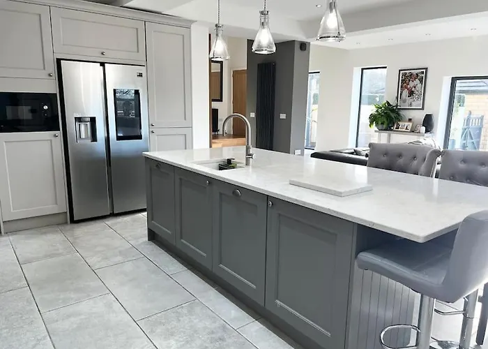 Luxury Close To The With Hot Tub & Bbq Fire Pit.