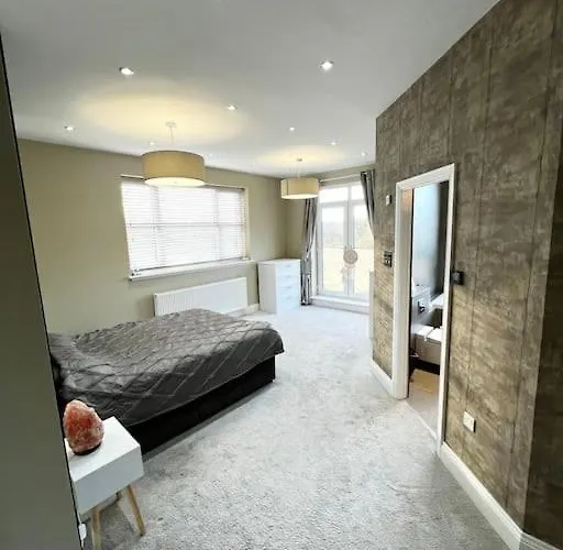 Luxury Close To The With Hot Tub & Bbq Fire Pit. Dom wakacyjny *