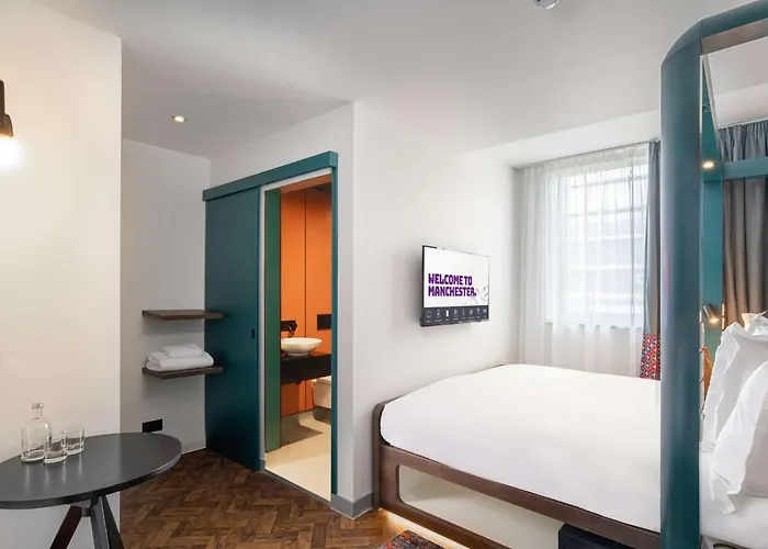 מלון Yotel Deansgate 4*