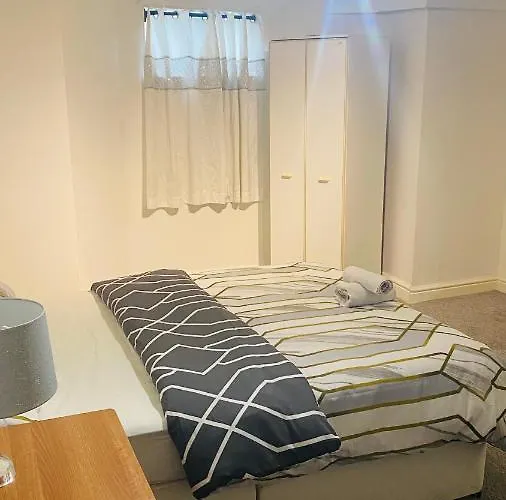 Beautiful Basement En-suite