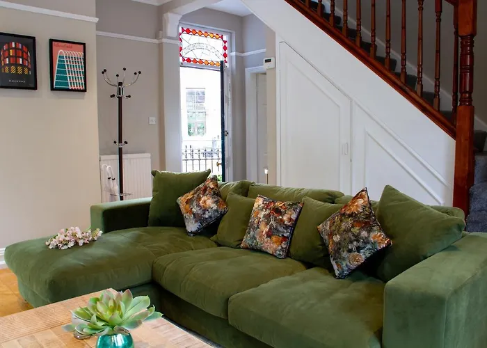 Lock Keepers - Detached House In The *