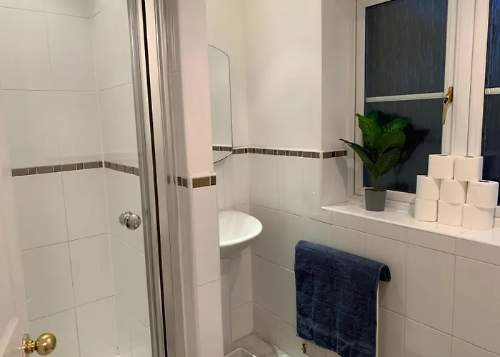 Spacious&amazing 4 Bedroom Detached House *