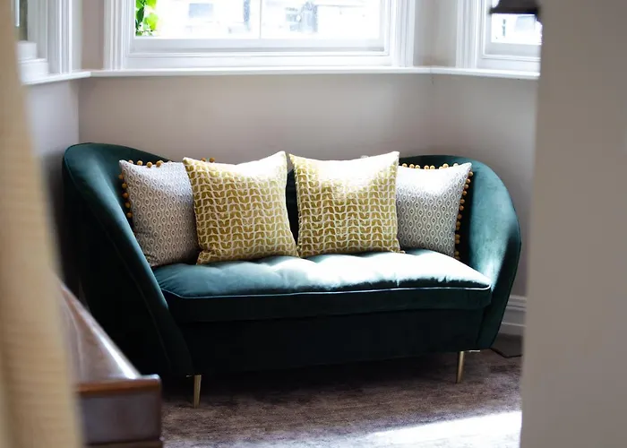 Lock Keepers - Detached House In The