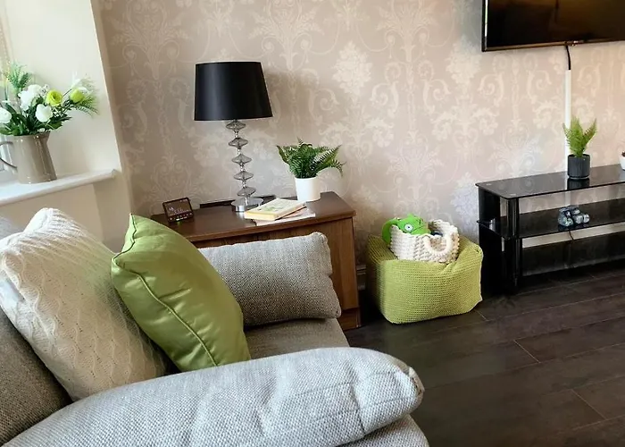 Spacious&amazing 4 Bedroom Detached House Сasa de vacaciones