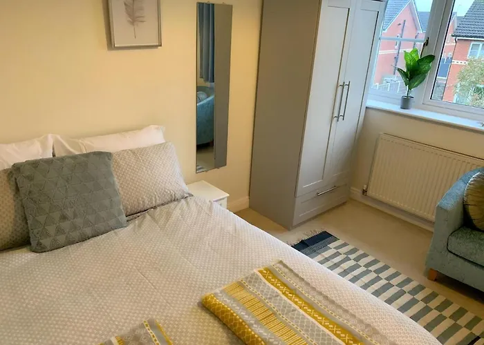 Spacious&amazing 4 Bedroom Detached House Сasa de vacaciones Mánchester