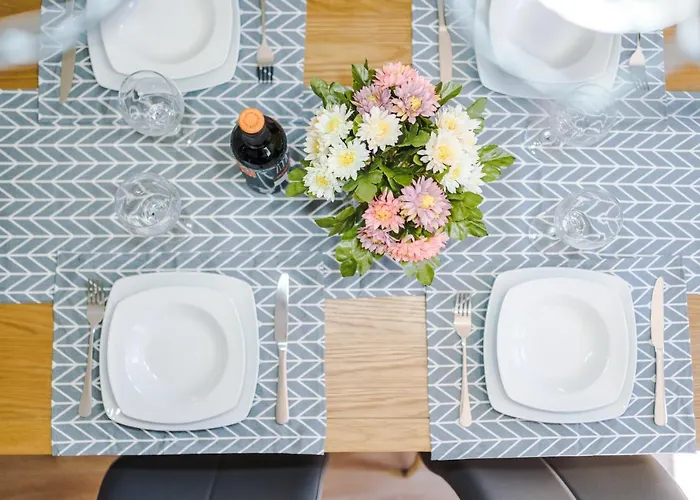 Stylish 4 Bedroom Close To City Centre Casa de Férias *