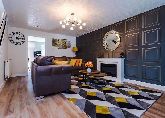 Stylish 4 Bedroom Close To City Centre *