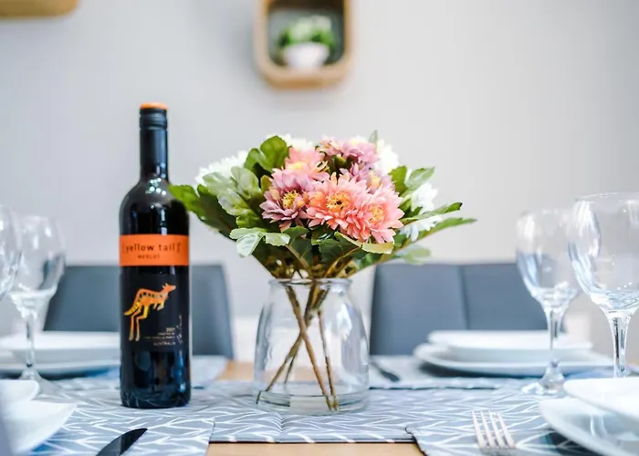 Casa de Férias Stylish 4 Bedroom Close To City Centre *