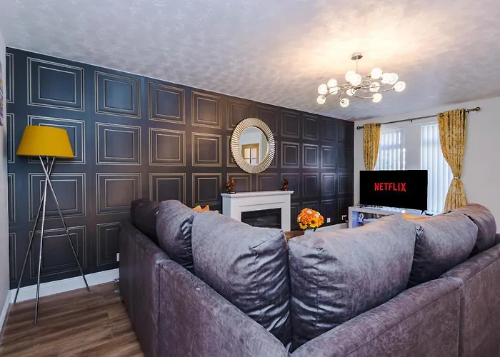 Stylish 4 Bedroom Close To City Centre Манчестер
