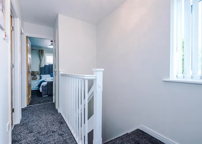 Semesterbostad Stylish 4 Bedroom Close To City Centre