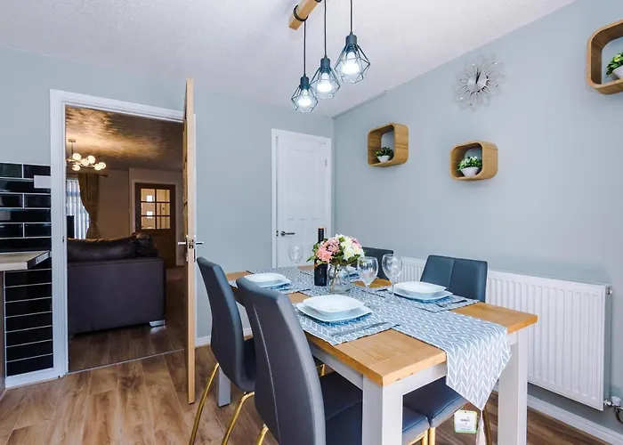 Stylish 4 Bedroom Close To City Centre Manchester