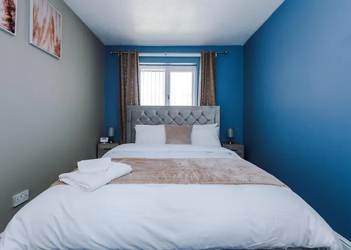 Stylish 4 Bedroom Close To City Centre