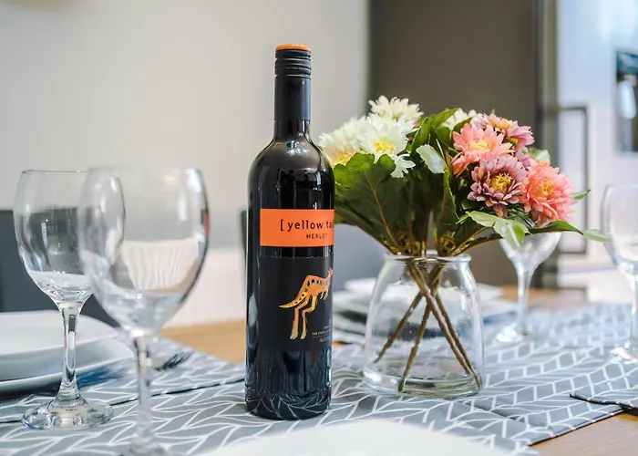 Stylish 4 Bedroom Close To City Centre *