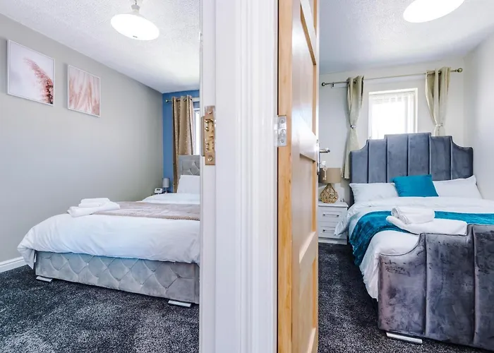 Semesterbostad Stylish 4 Bedroom Close To City Centre