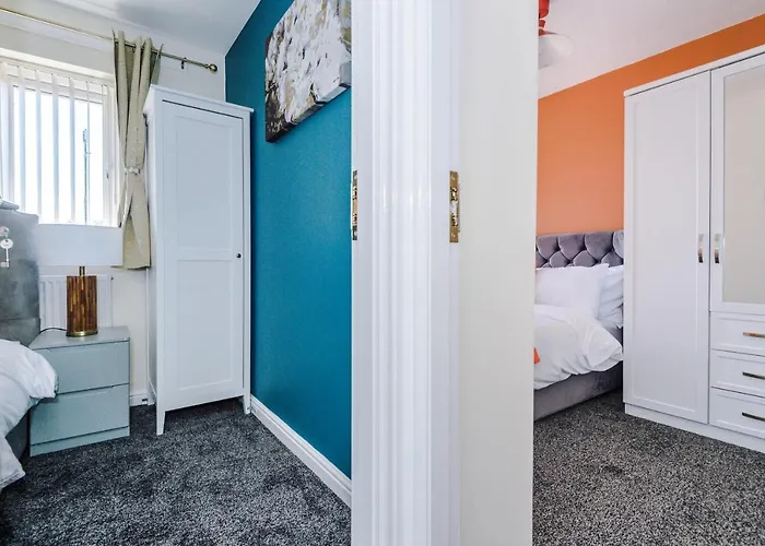 Casa de Férias Stylish 4 Bedroom Close To City Centre