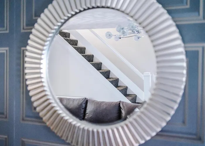 Casa de Férias Stylish 4 Bedroom Close To City Centre *