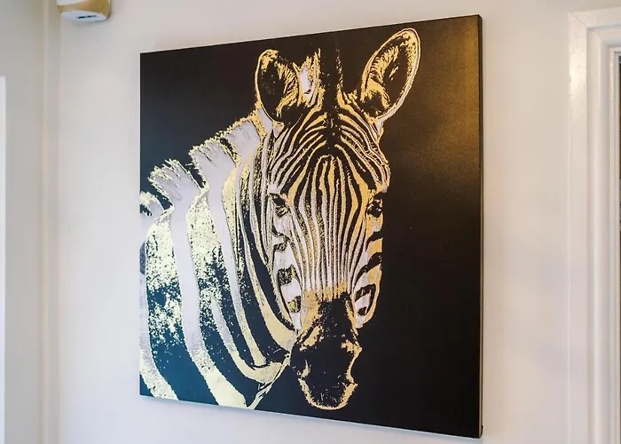 Stylish 4 Bedroom Close To City Centre