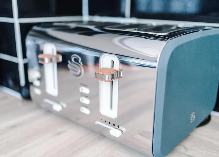 Stylish 4 Bedroom Close To City Centre Манчестер