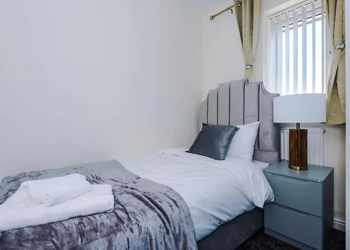 Casa de Férias Stylish 4 Bedroom Close To City Centre *