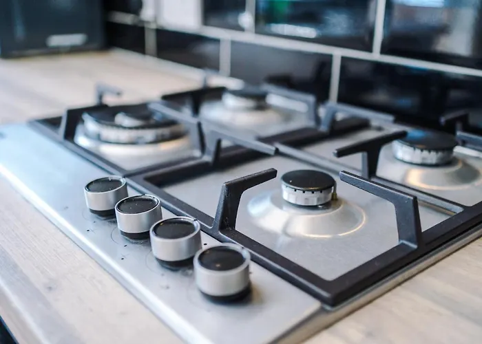 Stylish 4 Bedroom Close To City Centre