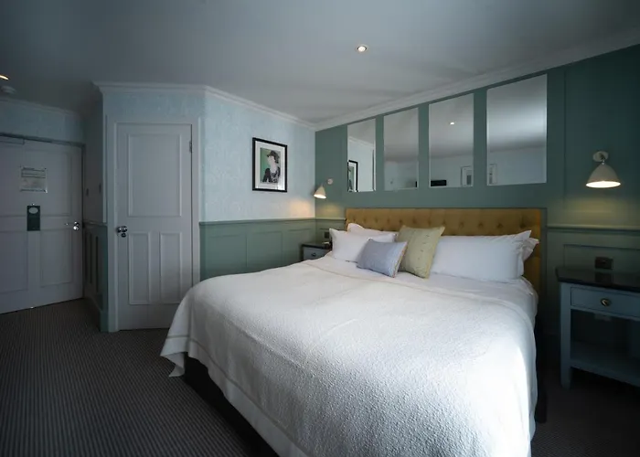 Eleven Didsbury Park Hotell 4*
