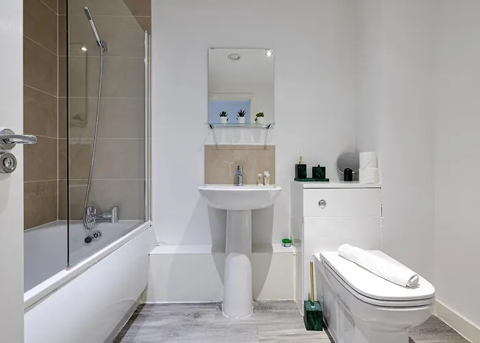 Stunning 2 Bed With Free Parking Close To Cc