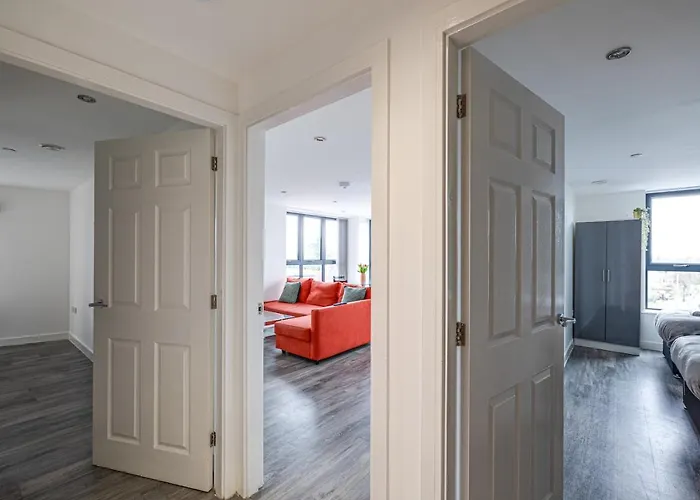 Stunning 2 Bed With Free Parking Close To Cc