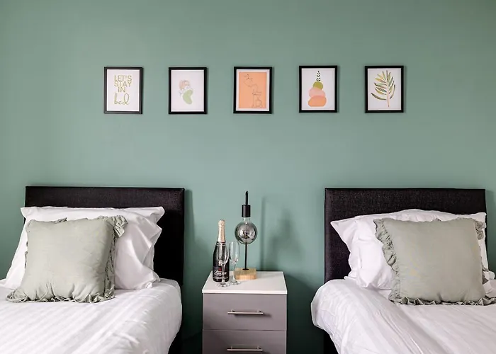 Stunning 2 Bed With Free Parking Close To Cc