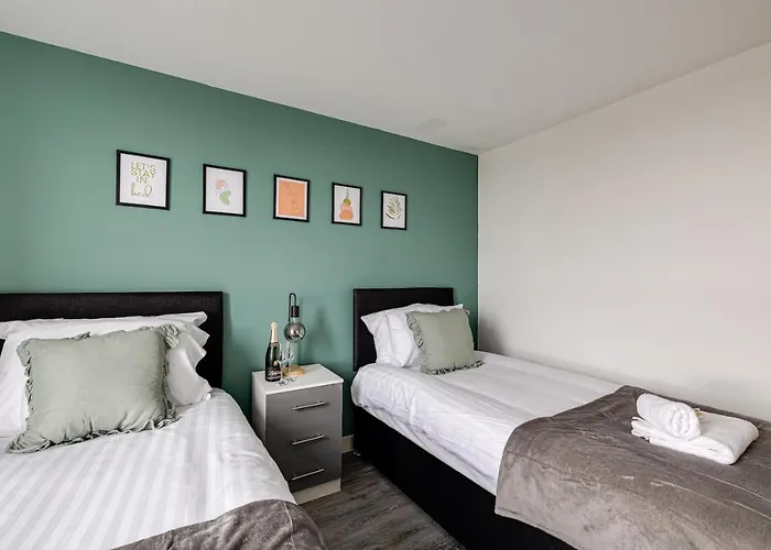 Stunning 2 Bed With Free Parking Close To Cc Daire *