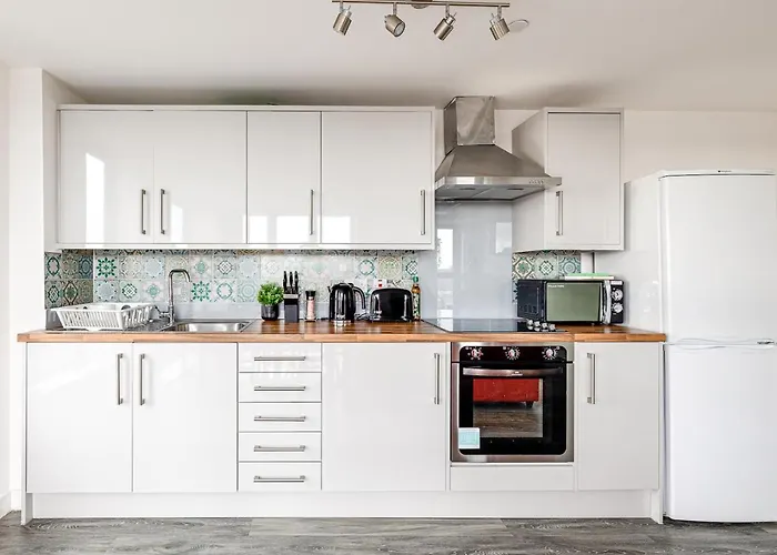 Stunning 2 Bed With Free Parking Close To Cc *